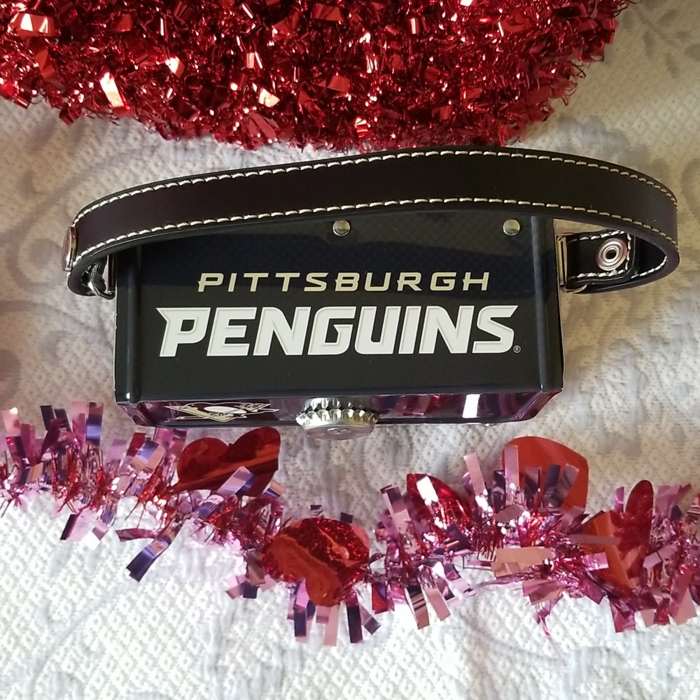 PITTSBURG PENGUINS CHROME PURSE - Picture 5 of 8